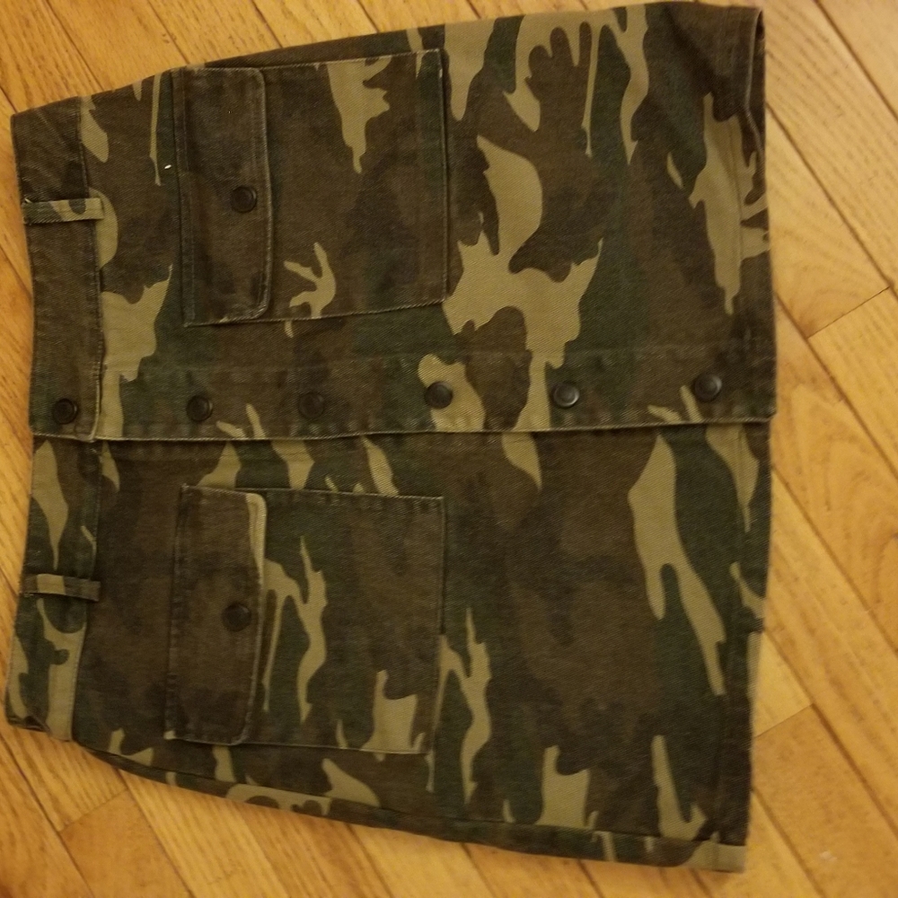 Elan Camoflouge Skirt